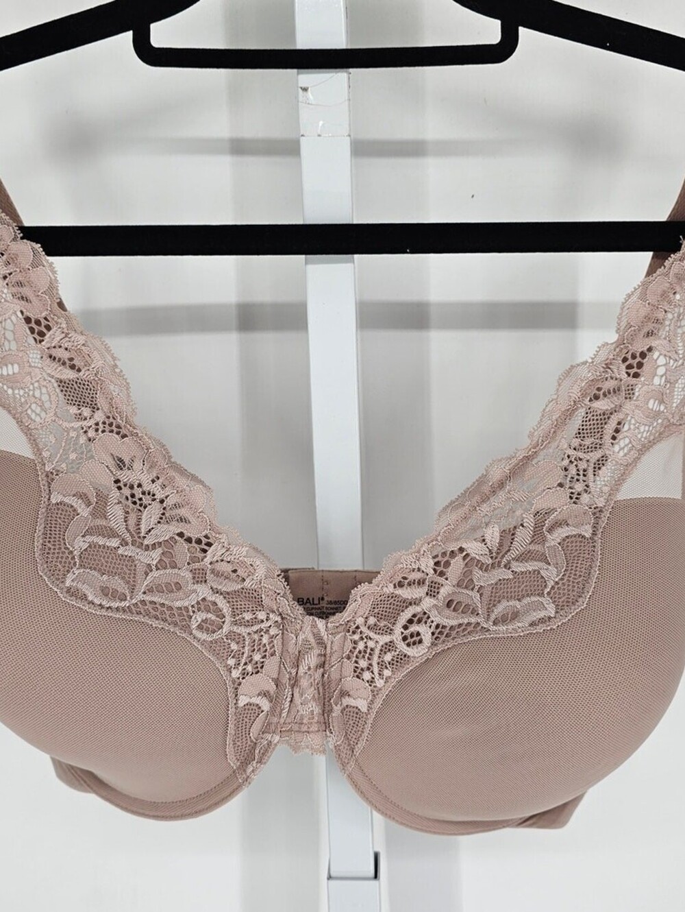 Vintage 1990s Bali Womens Sz 38DD T Shirt Bra Lightly Lined Dark Beige Lace